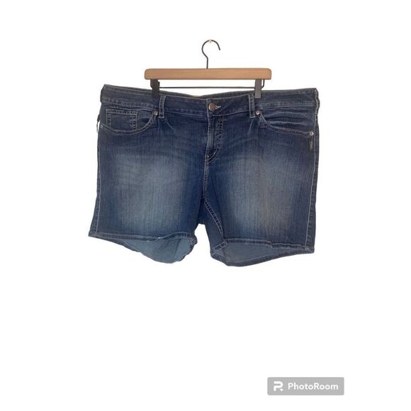 Silver Jeans Suki Women's Dark Wash Blue Denim Mid Shorts Size 24 - Picture 1 of 4